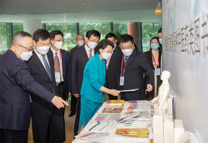 首届中医药文化国际传播论坛在北京举行