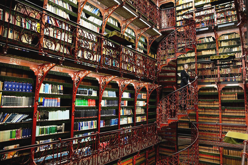 捷克最古老的图书馆，藏有20余万册珍贵书籍