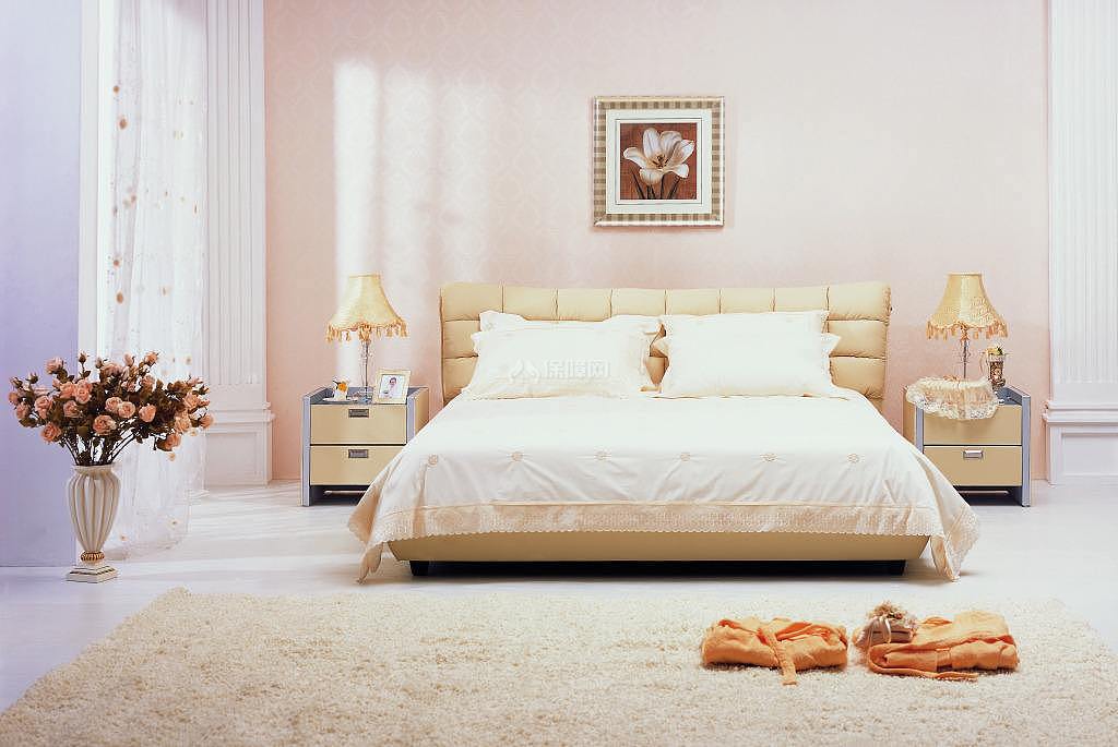 卧室+床+风水_长条形卧室床摆设风水_卧室床上有灯风水