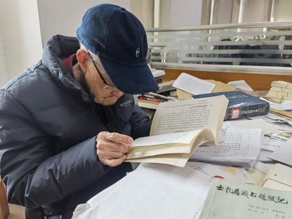 99岁版本目录学家，一辈子“泡”在图书馆，被誉为“古籍活字典”